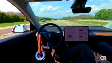 Hands On Detection: facile ingannare i sensori della Tesla Model Y (come di molte altre)