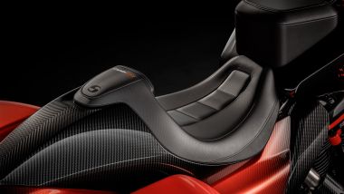 Harley-Davidson CVO Road Glide RR: sella monoposto in carbonio