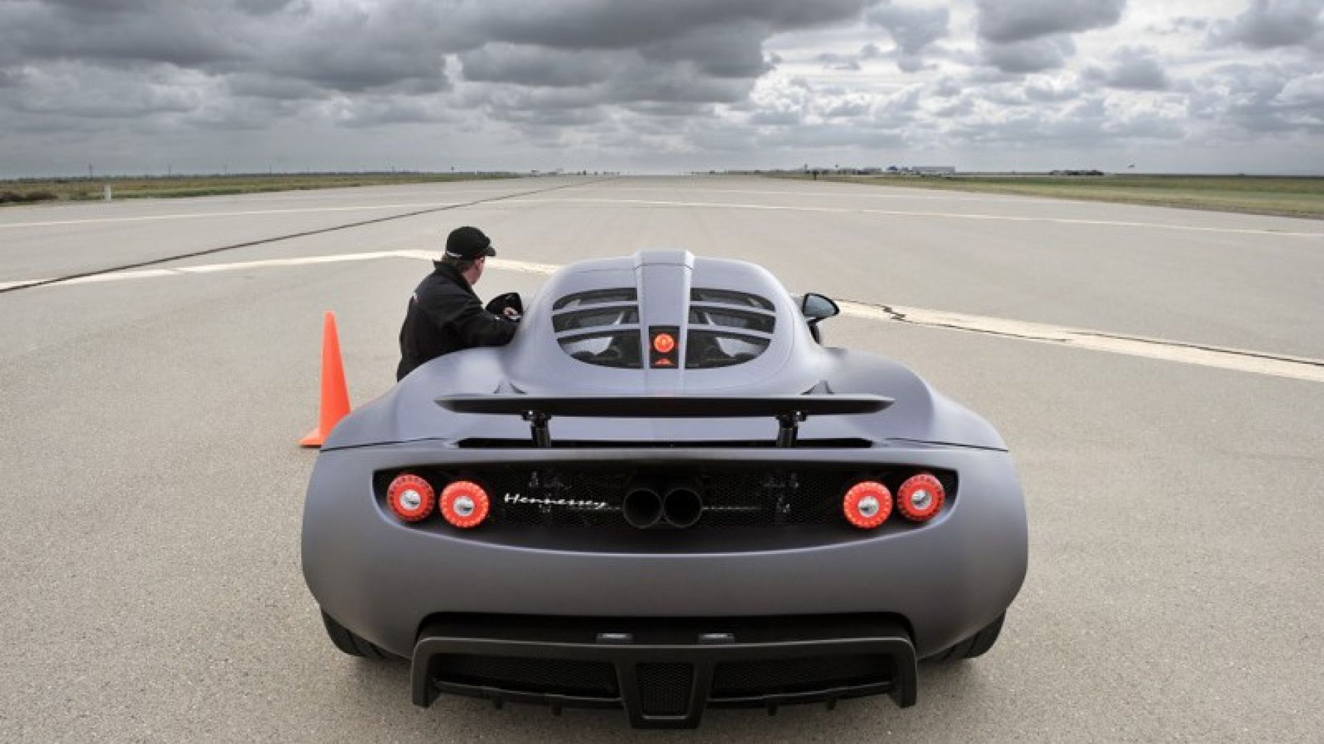 Покажи мне машины. Hennessey Venom gt 2. Бугатти Вейрон рекорд скорости. Bugatti Venom gt.
