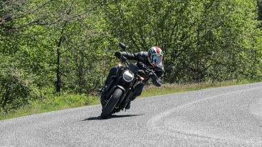 Honda CB1000R Black Edition 2021: agile e stabile