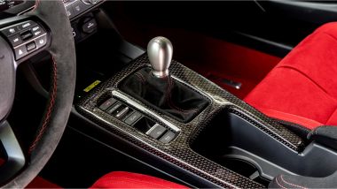 Honda Civic Type R Best Lap 2025: la machera in carbonio attorno alla leva del cambio