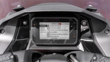 Honda Forza 750 vs Yamaha TMAX Techmax: il display del Forza 750 è ben leggibile e completo; navigazione solo con interfono
