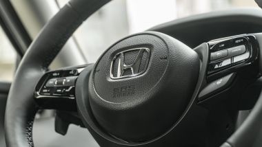 Honda HR-V e:HEV, comandi sulle razze del volante