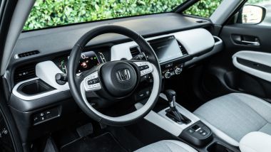 Honda Jazz Hybrid 2021: interni, l'abitacolo anteriore