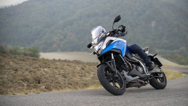 Honda NC750X 2022: il meglio dei due mondi (scooter e moto)