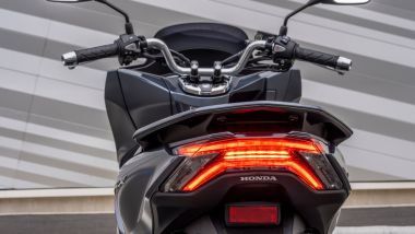 Honda PCX 125 2021: il nuovo gruppo ottico posteriore