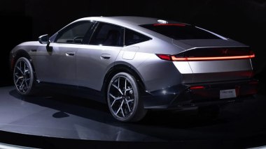 Honda pianifica un nuovo modello in stile wagon a ruote alte, qui la Hybrid Sedan Prototype