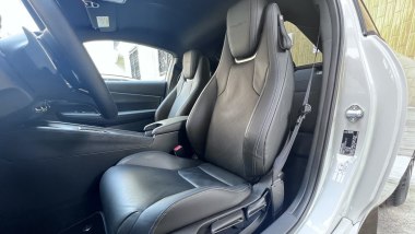 Honda Prelude: i sedili anteriori offrono un buon sostegno con quello sinistro pi&ugrave; sportivo