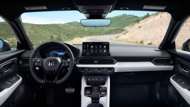 Honda Prelude: l'abitacolo della sportiva &egrave; ben rifinito e con schermi digitali