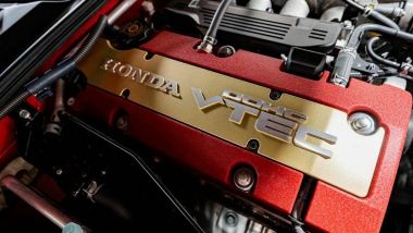 Honda S2000, motore VTEC aspirato da 240 CV