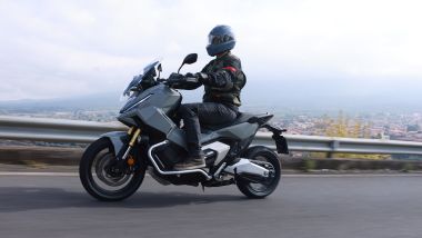 Honda X-ADV 2025 durante il test