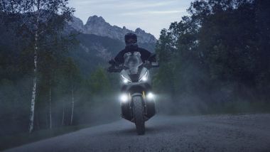 Honda X-ADV 2025: i faretti fendinebbia sono optional