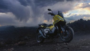 Honda X-ADV 2025 nella nuova colorazione gialla