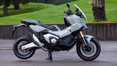 Honda X-ADV 2025: vista laterale destra