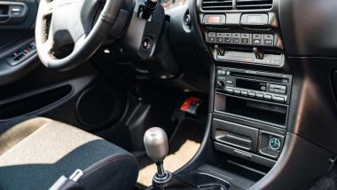 Honda/Acura Integra Type-R: radio, clima e leva cambio