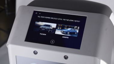 Hyundai DAL-e: lo schermo touch sulla testa