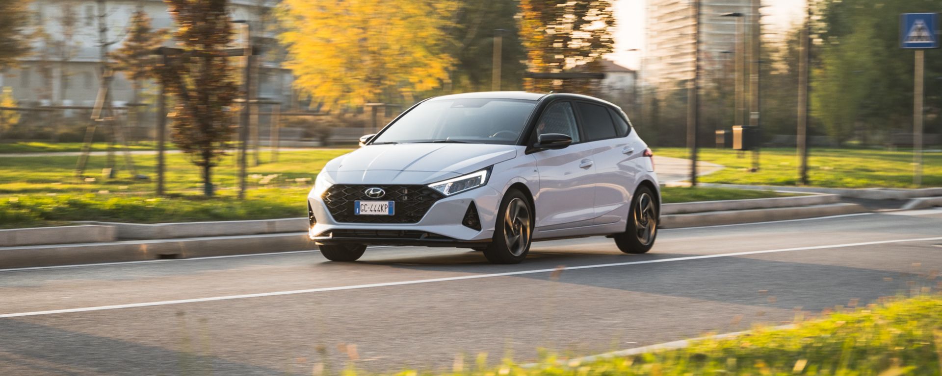 Hyundai i20 Mild Hybrid 2021: come va, prezzo, consumi - MotorBox