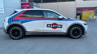 Hyundai Ioniq 5 in livera Martini Racing