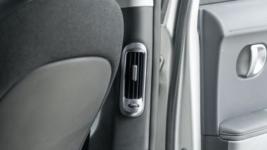 Hyundai Ioniq 5, le bocchette del clima per i posti dietro