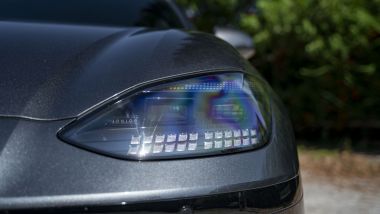 Hyundai Ioniq 6, i fari a matrice di LED (di serie)