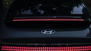 Hyundai Ioniq 6, le due file di LED per le luci posteriori