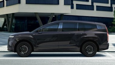 Hyundai Ioniq 9 M.Y. 2027: quattro allestimenti, tre powertrain EV e prezzi da 70.600 euro