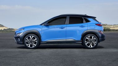 Hyundai Kona 2021 Full Hybrid: visuale laterale