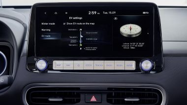 Hyundai Kona Electric 2021, interni: il display centrale