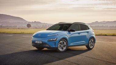 Hyundai Kona Electric 2021: l'autonomia arriva fino a 484 km