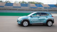 Hyundai Kona EV: autonomia record per il SUV elettrico
