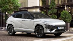 Hyundai Kona EV, incentivi 2024 anche per la 64,8 kWh. I prezzi