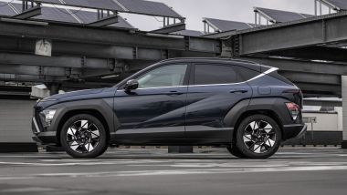 Hyundai Kona full hybrid, vista laterale