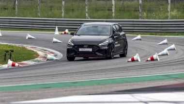 Hyundai N Driving Experience a Monza: l'esercizio di frenata in curva ad alta velocità