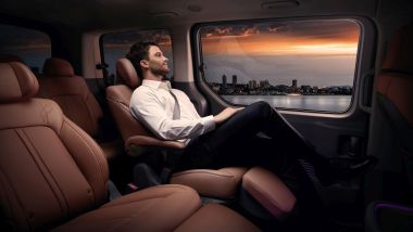 Hyundai Staria, le poltrone in modalità Relax dell'allestimento Luxury