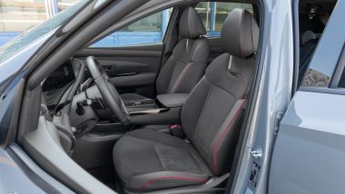 Hyundai Tucson e Santa Fe PHEV: i sedili anteriori sportivi e confortevoli della Tucson
