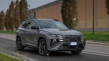 Hyundai Tucson e Santa Fe PHEV: il C-SUV ha rinnovato il design della zona anteriore