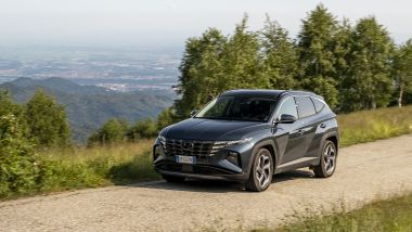 Hyundai Tucson full-hybrid sulla Panoramica dell'Oasi Zegna