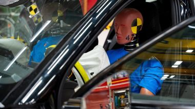 I manichini ''dummy'' dopo un crash test al Volvo Safety Center