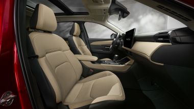 I sedili anteriori della nuova CX-5 hanno un profilo moderatamente contenitivo
