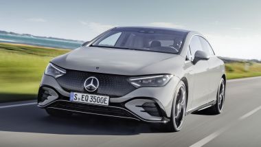 IAA 2021: Mercedes EQE, visuale di 3/4 anteriore