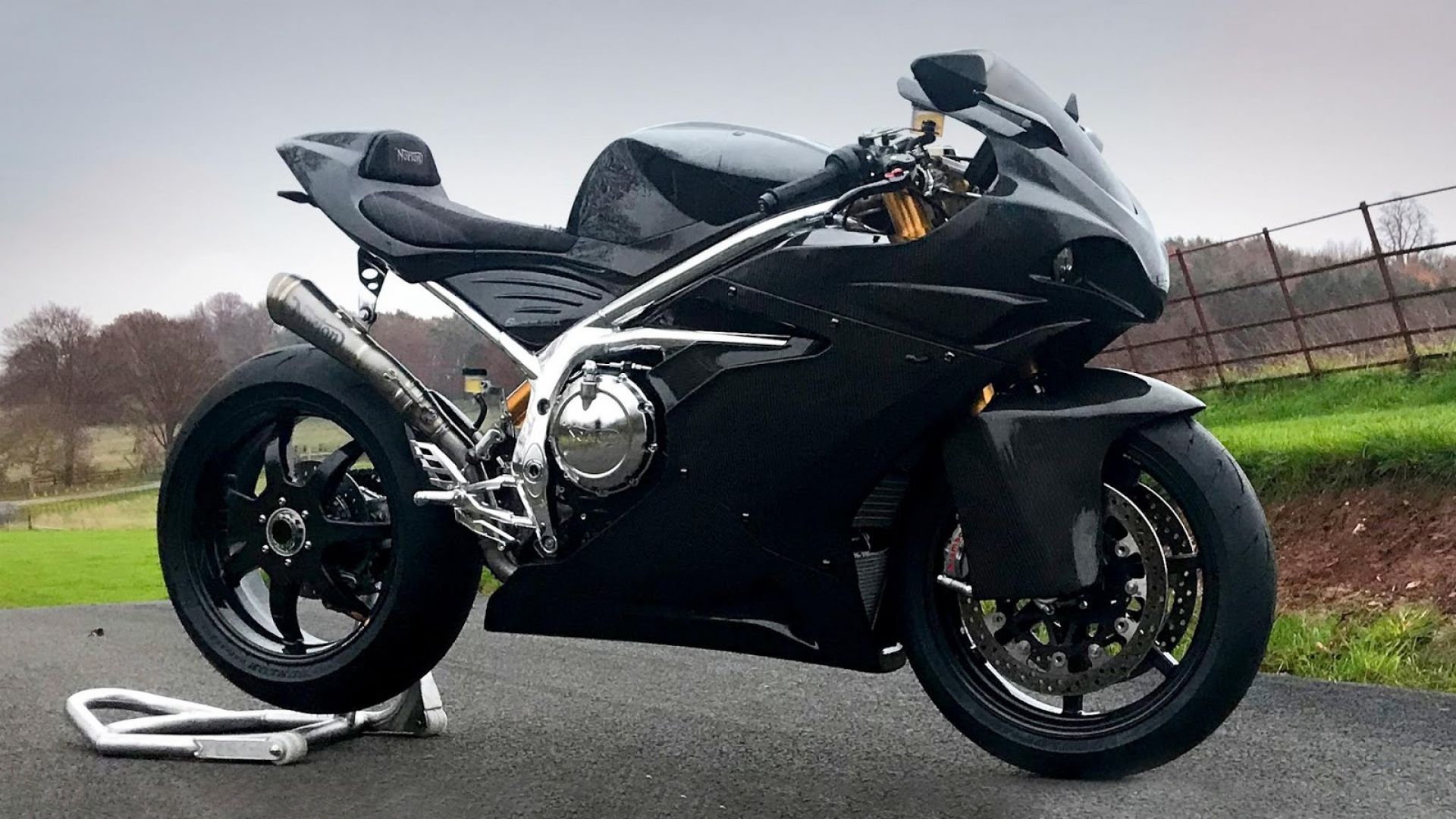Байки на английском. Norton мотоцикл. Нортон мотоцикл 2020. Superlight r600. 700 Cc мотоцикл стрит.