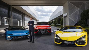 Il CEO Lambo Stephan Winkelmann posa coi gioielli di famiglia