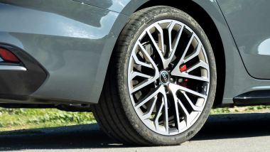 Il cerchio RS da 20'' installato sulla Audi A5 Avant 2.0 TDI quattro