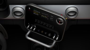 Il display centrale di Ferrari Luce: non 100% touch