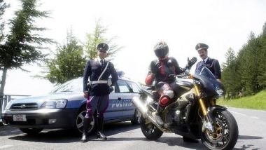Il motociclista e il poliziotto