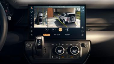 Il nuovo display touch da 13,1'' della Land Rover Defender 2026