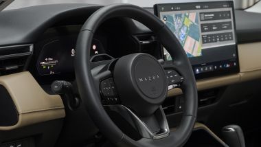Il nuovo volante e la strumentazione digitale della Mazda CX-60 2026