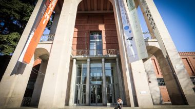 Il Palazzo dell'Arte, sede della Triennale e del Museo del Design di Milano, progettato da Muzio