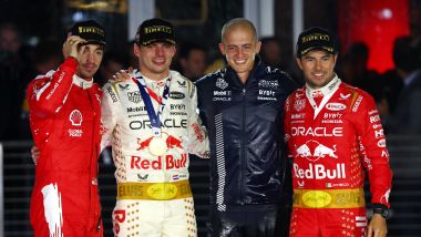 Il podio del GP Las Vegas 2023 con Max Verstappen e Sergio Perez (Red Bull) e Charles Leclerc (Ferrari)