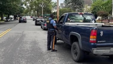 Il poliziotto ''cespuglio'': a Dunellen (USA), il guidatore segnalato viene sanzionato